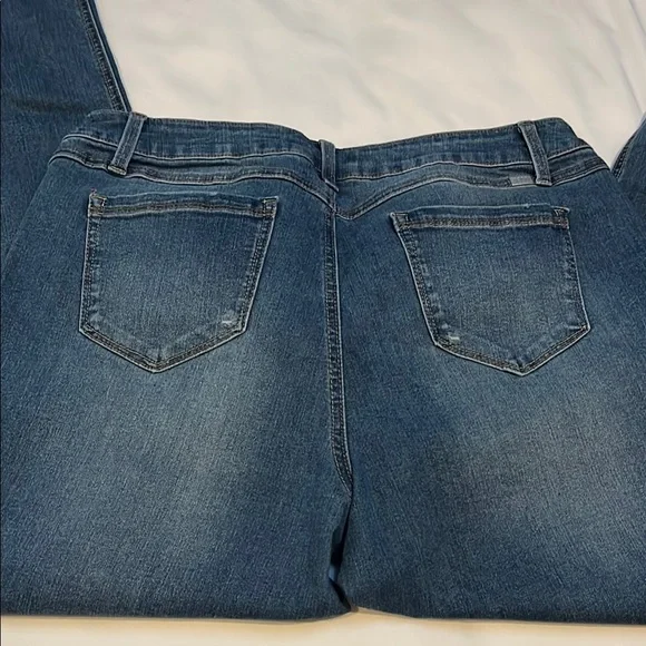 1822 Denim Classic Blue Jeans - Picture 3 of 5